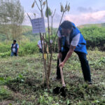 Rizki Sadig Galakkan Gerakan Hijau di Pesisir Blitar untuk Selamatkan Ekosistem Pesisir