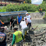 Aksi Bersih Sungai di Blitar, Rizki Sadig Tekankan Pentingnya Kesadaran Kolektif Jaga Lingkungan